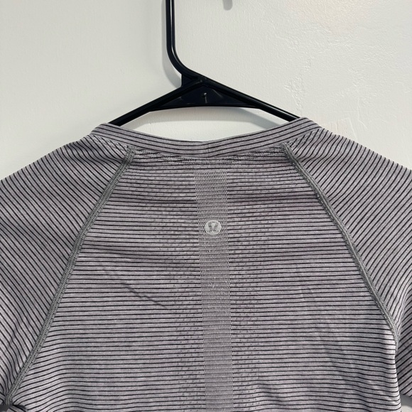 Lululemon Longsleeve Cropped Swiftly Striped 4 - Picture 2 of 5